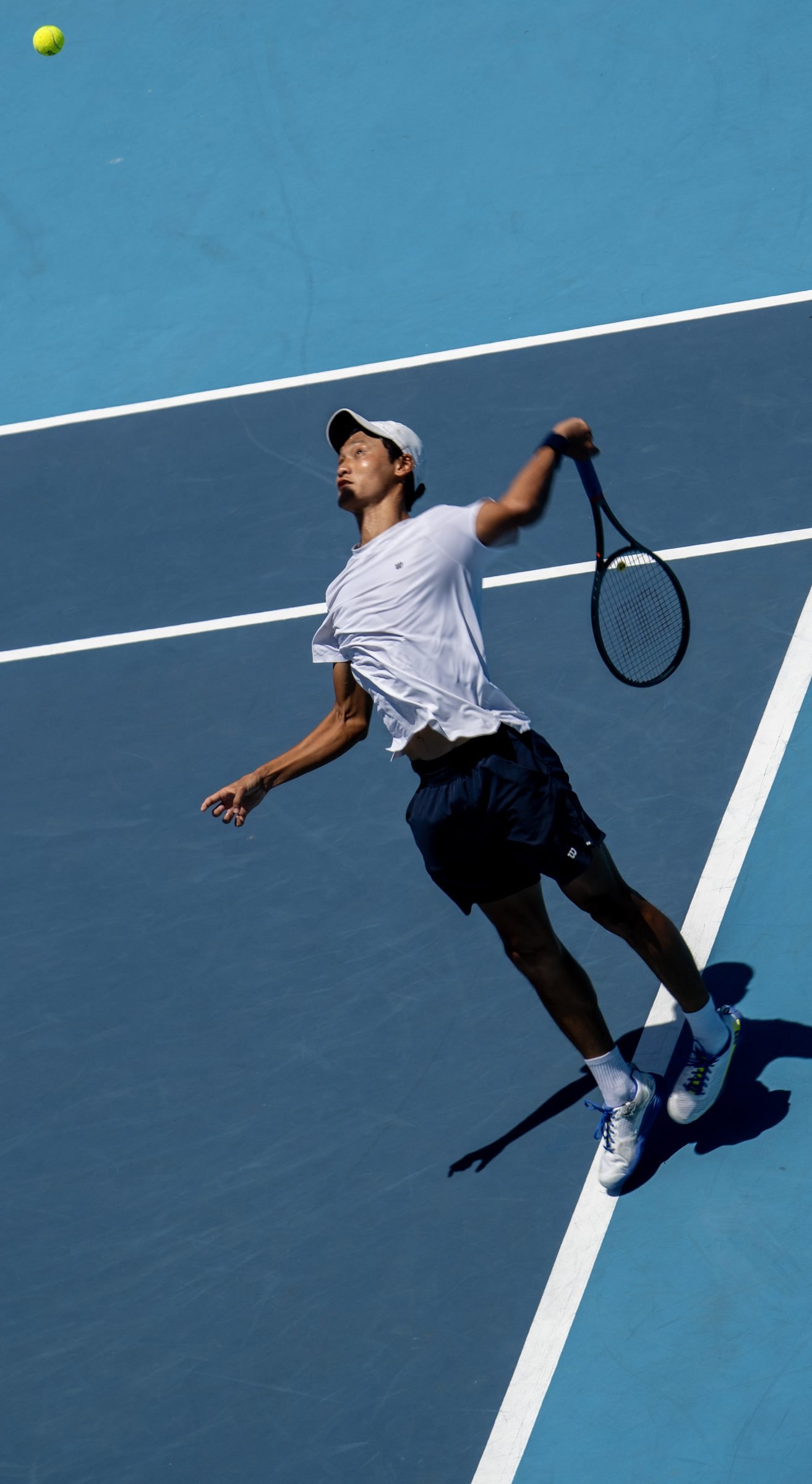 Frappe de tennis vue du ciel, série Prism Motion