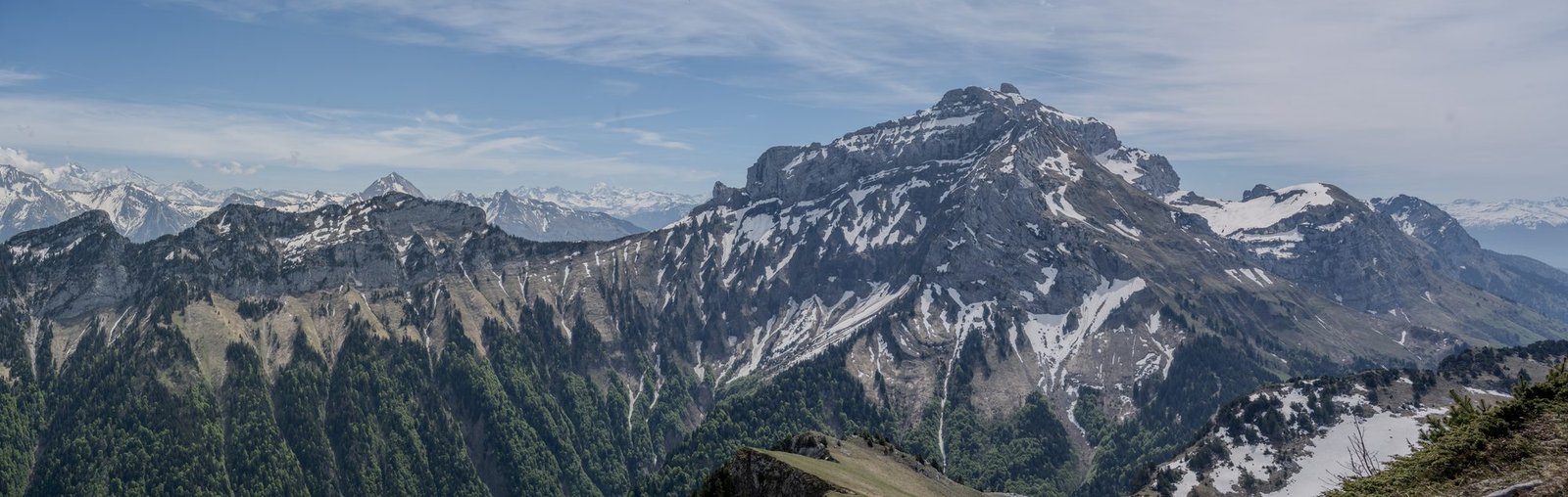 Panorama de montagne enneigée